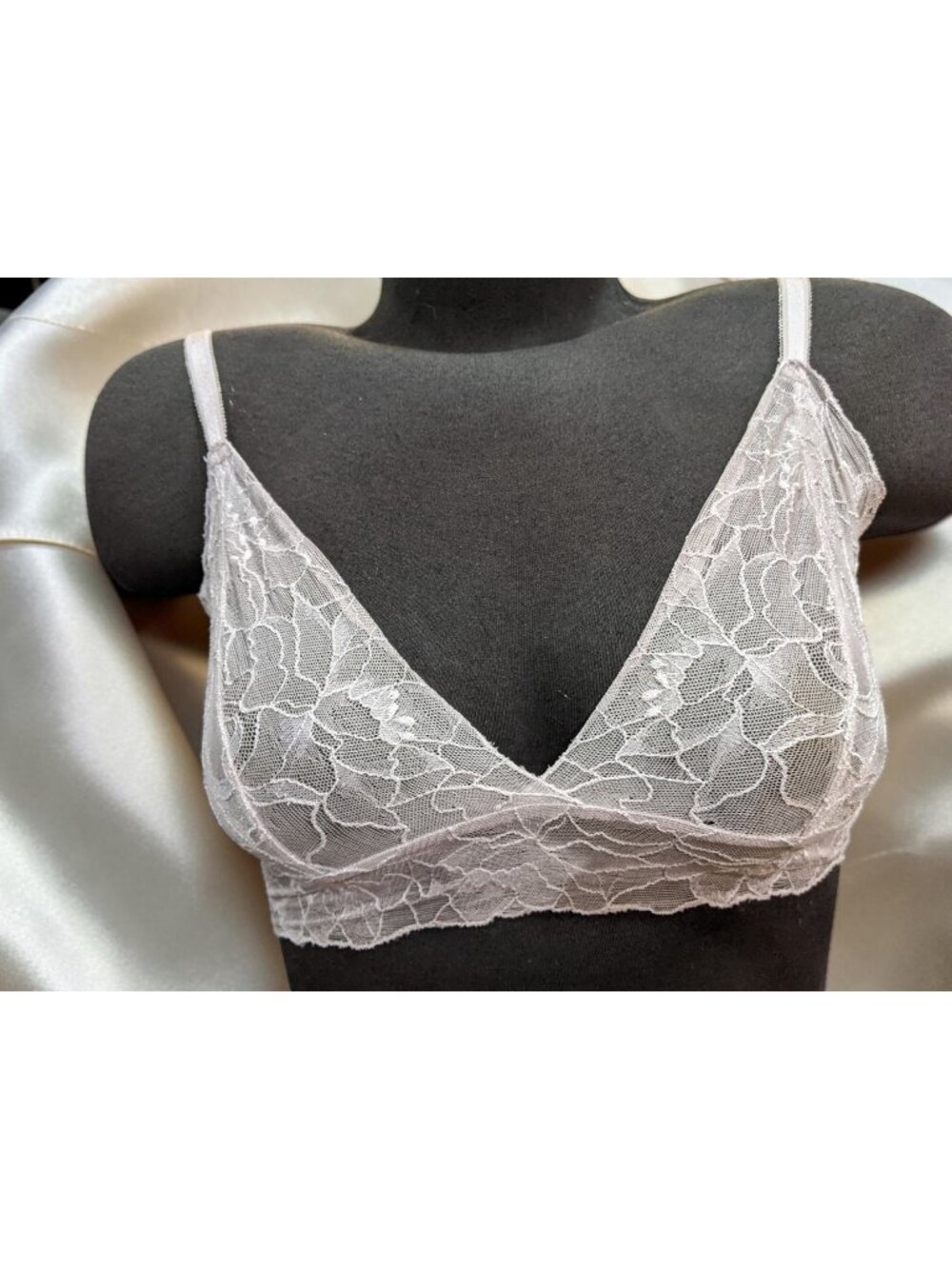 Samantha Chang Soft Cup soft Lilac Lace Bralette Size Medium New No Tags !!